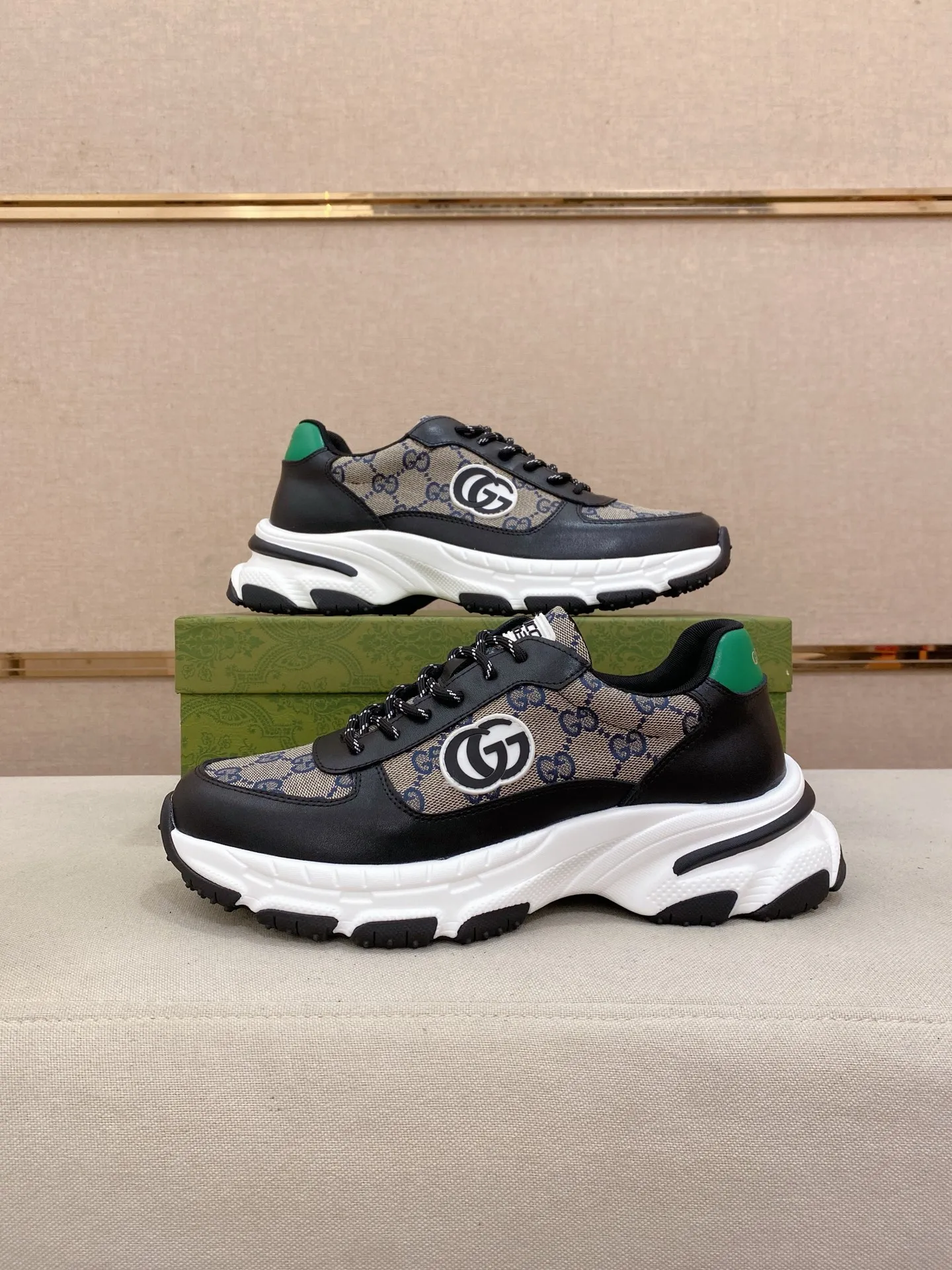 Men's men's shoes 442💰🇮🇹🇮🇹GUCCI🔍🔍new models are on sale at the same time at the counter. The uppers are made of top-grain cowhide imported from Italy. Fully imported genuine leather lining 💪💪, completely 1⃣️ to 1⃣️ replica 🇮🇹💪💪, ⚠ sole: original sole provided by the original factory, exclusive movable molded sole super comfortable, ⚠ original factory follow-up, 🔍🔍 high quality, you can go in and out of the counter at will, welcome to compare⚠. Code number: 38-44. Can be customized 45-46